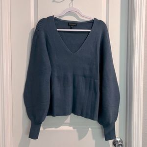 BR Balloon Sleeve V-neck Sweater